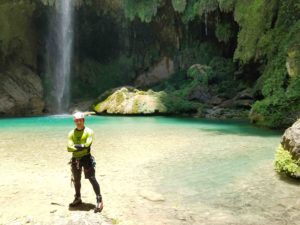 Foto encascada del chipitin