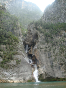 cascada del salto con agua